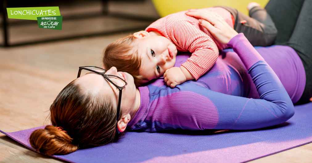 Imagen de portada Lonchicuates - Por qué los bebés y sus padres pueden beneficiarse de hacer yoga
